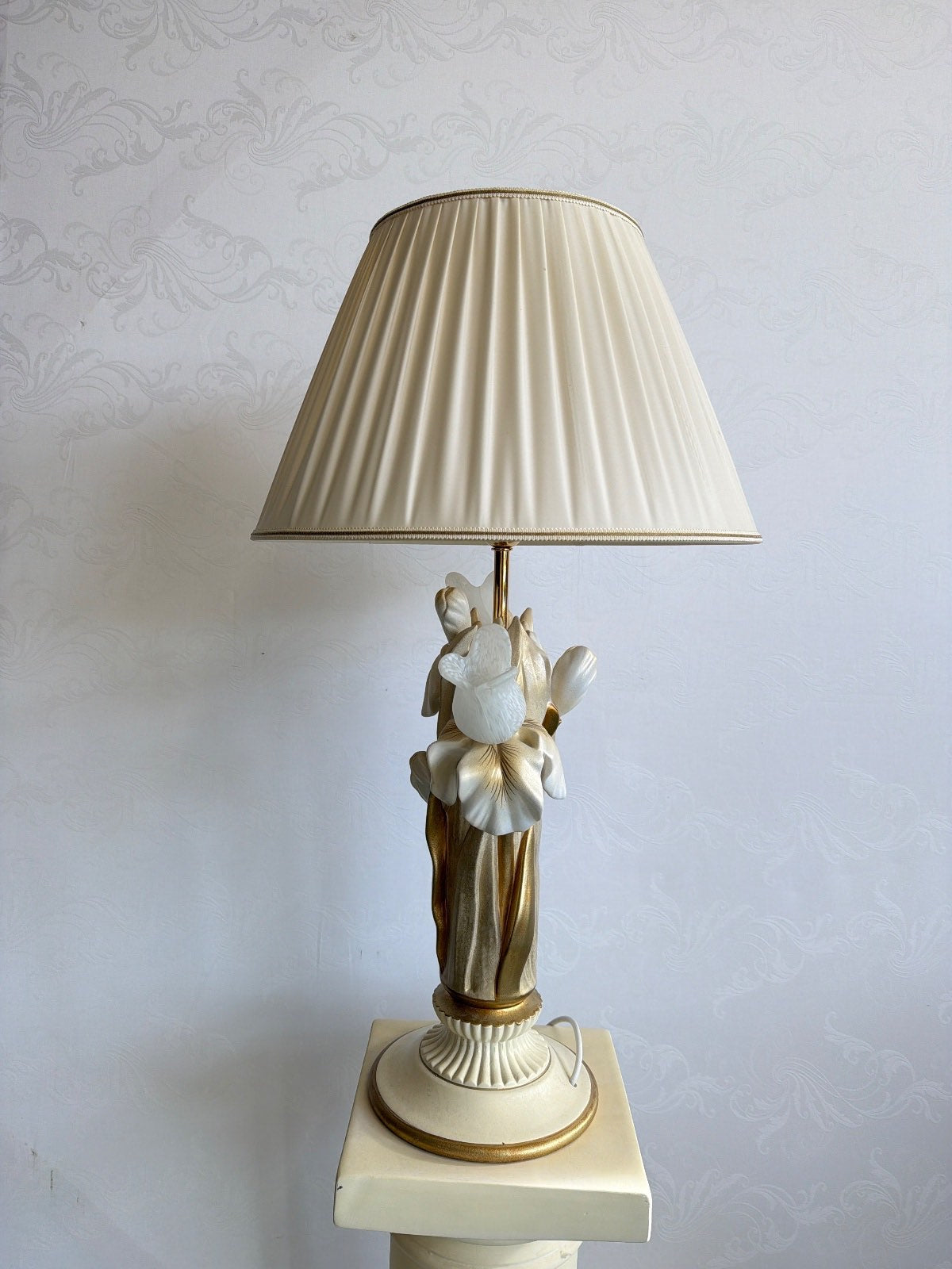 Tischlampe Iris Blüten Keramik Gips creme gold Landhaus Shabby Vintage