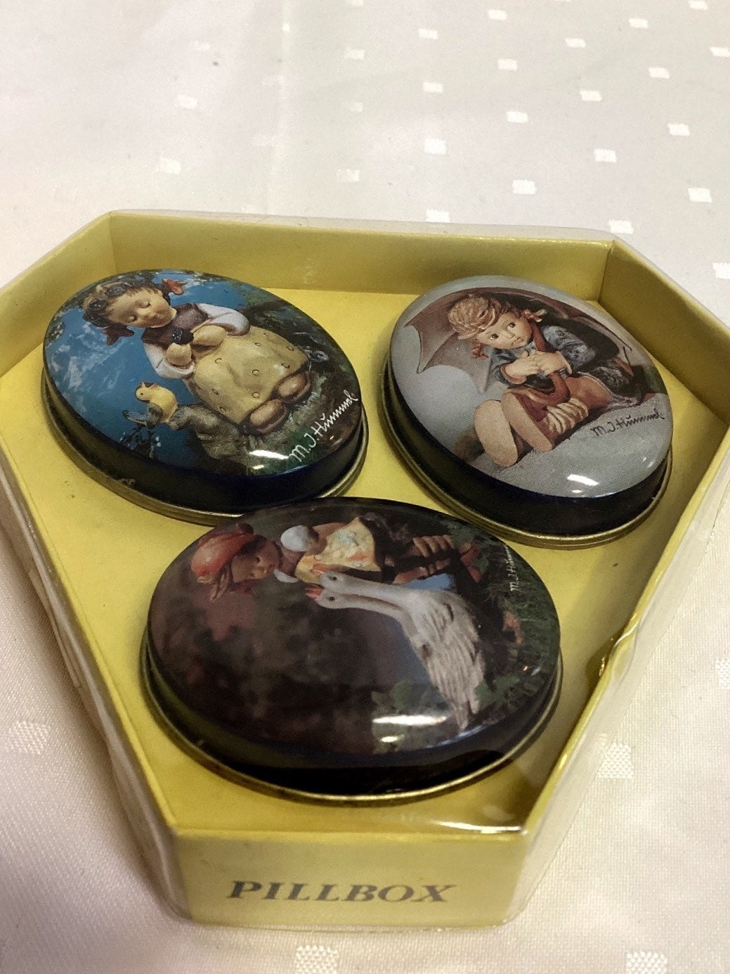 M.I. Hummel Pillendose Pillbox 3er Set Tin Box Vintage OVP Sammler