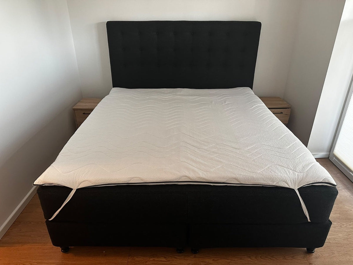 Boxspringbett Doppelbett 180 cm Stoff Kopfteil geknöpft mit Topper modern