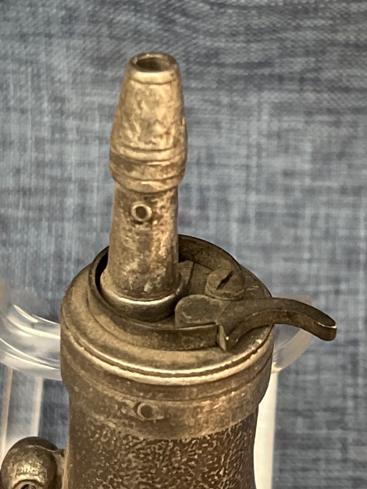 Antike Pulverflasche Powder Flask Zinn E Pluribus Unum Adler Kanone Lederriemen