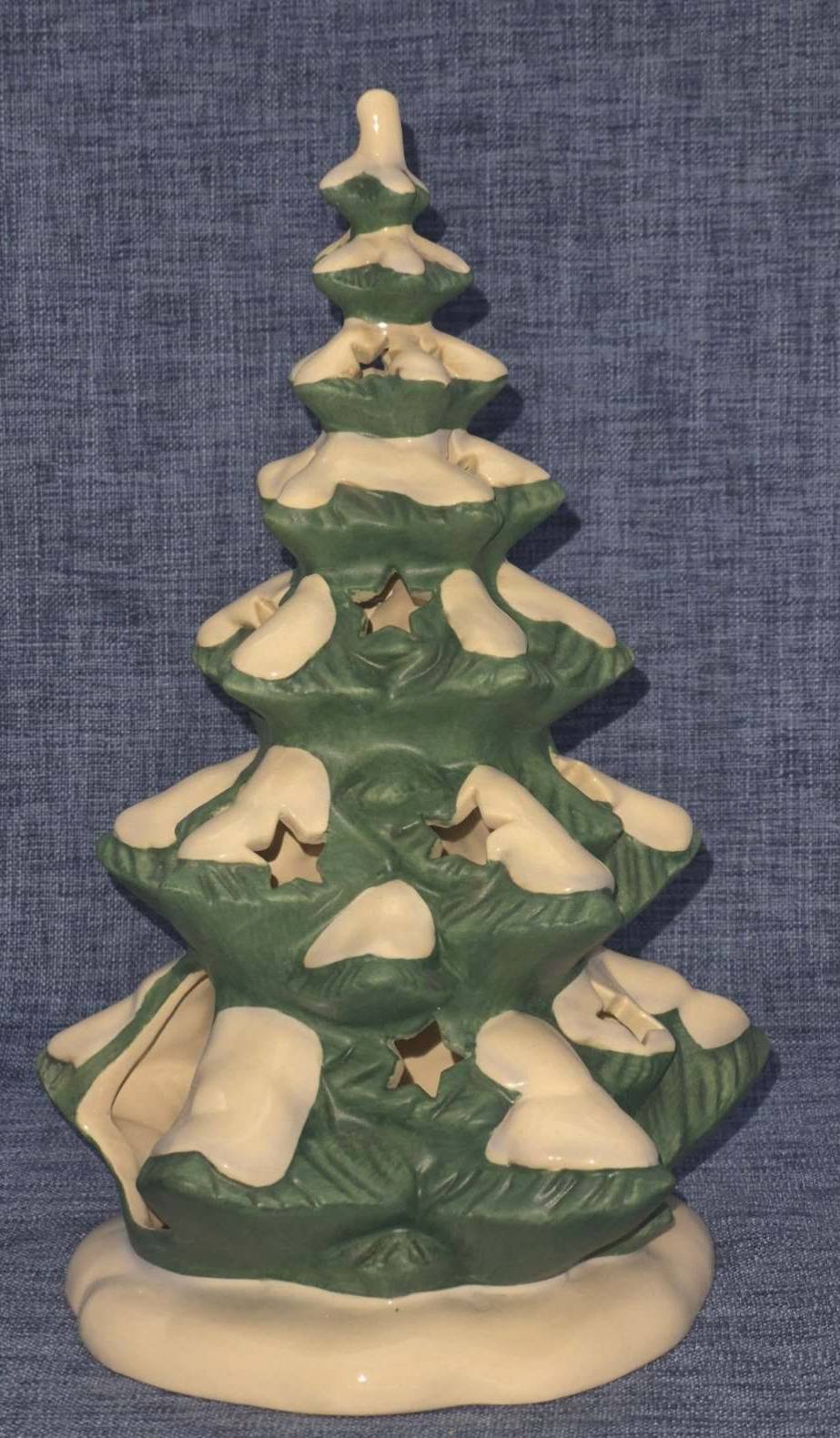 Goebel Weihnacht Keramik Weihnachtsbaum Teelichthalter Schnee 27 cm