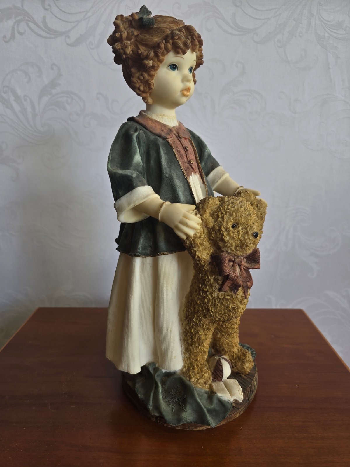 Dekofigur Mädchen mit Teddybär Kunstharz Vintage Sammlerfigur nostalgisch
