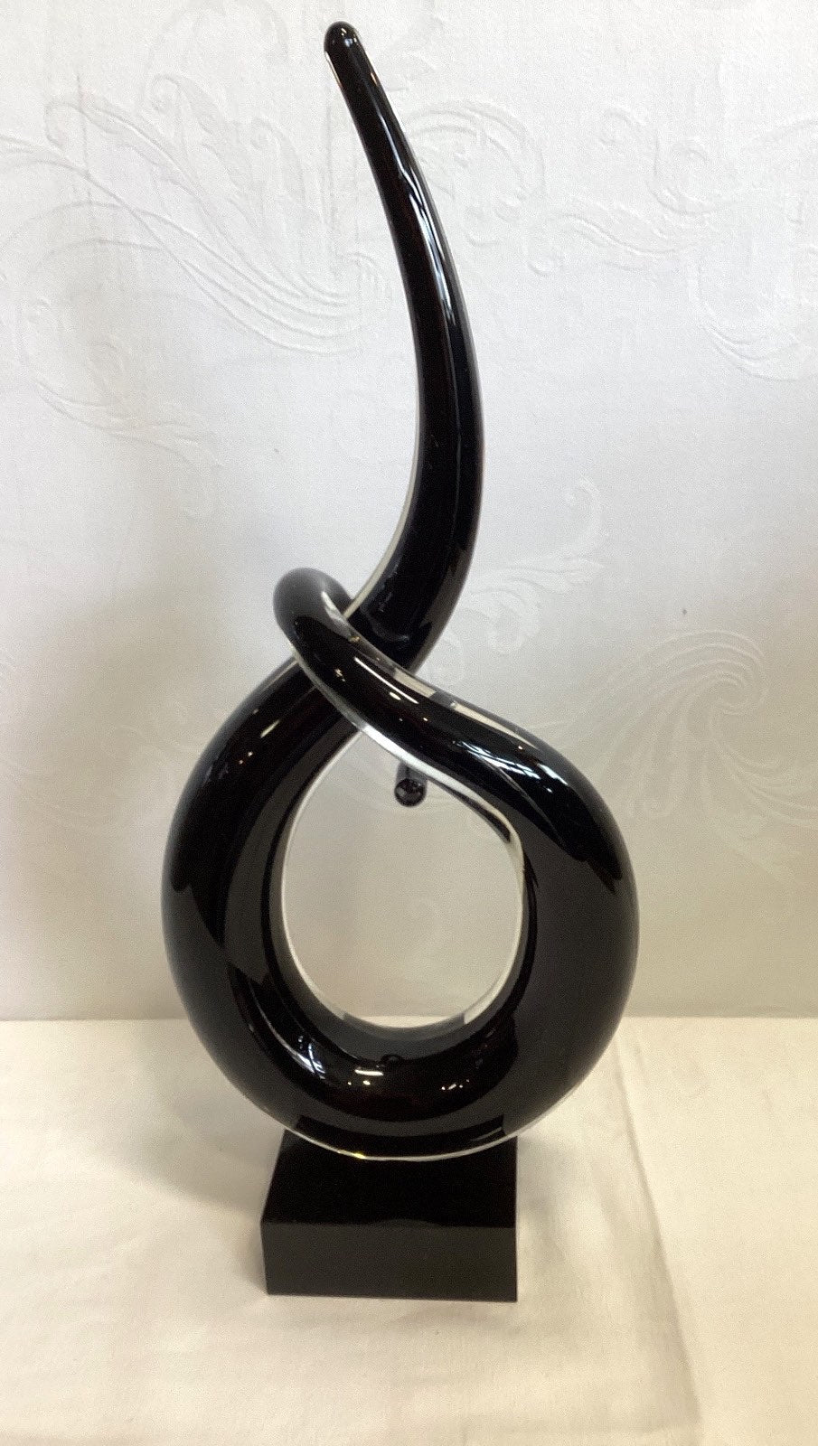 Abstrakte Skulptur Schwarz Glänzend Knoten Design Kunst Deko Modern Standfuß