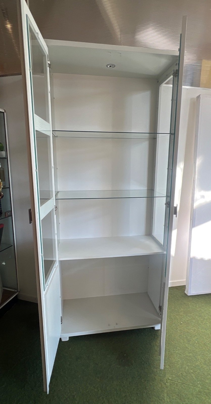 Vitrinenschrank Glastüren Glasböden Innenbeleuchtung Landhausstil weiß