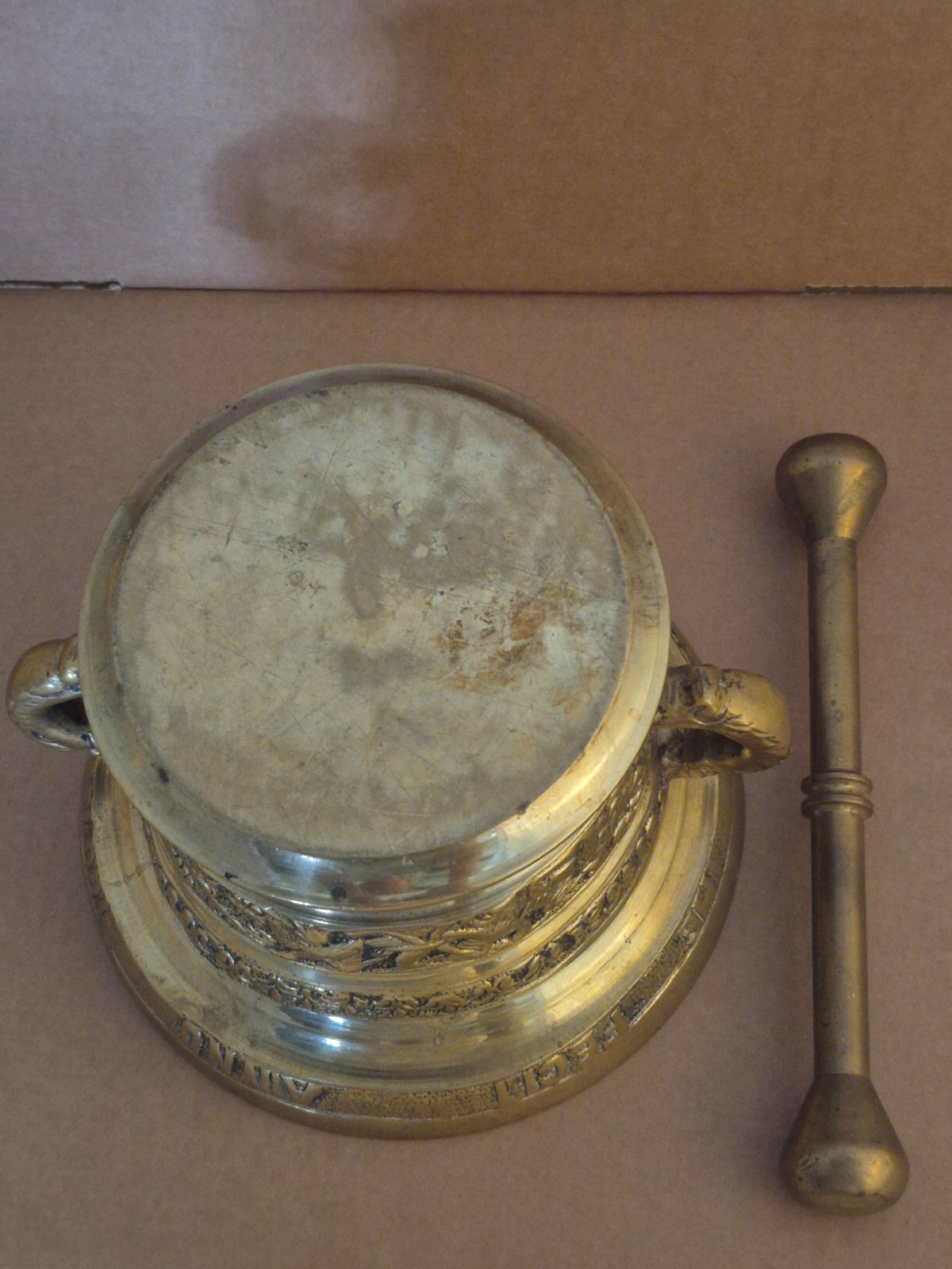 Mörser -  Messing mit Stößel - 4,8 kg - 13,4 cm hoch - ornamental verziert