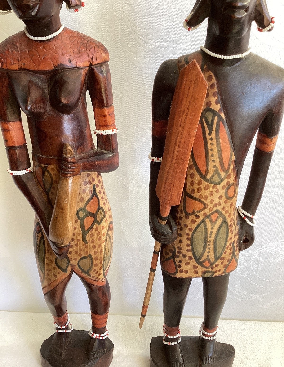 Afrikanische Holzfiguren Paar Massai Krieger Frau Handgeschnitzt bemalt Perlen,