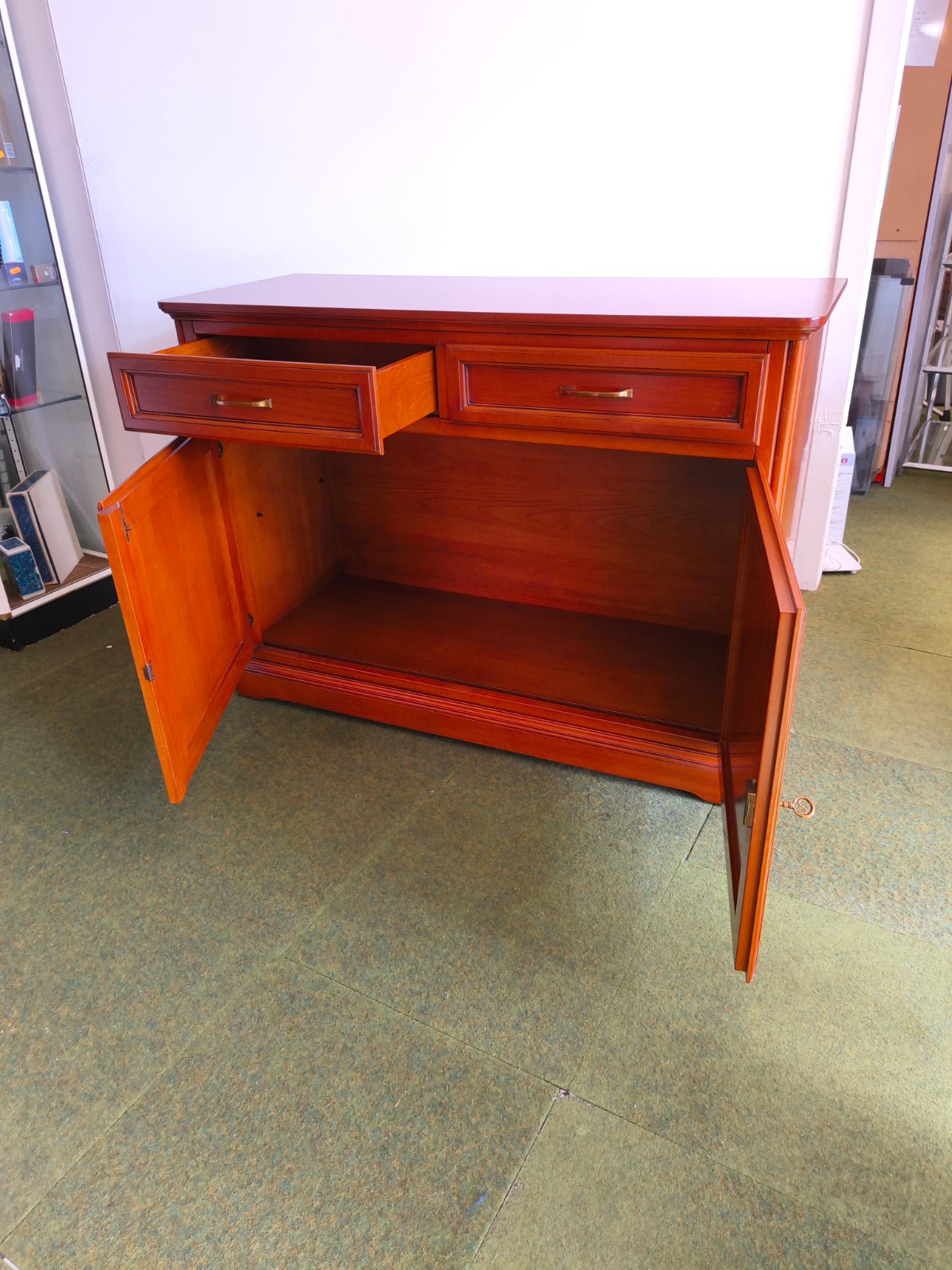 Selva Sideboard Kirschholz klassisch 2 Türen 2 Schubladen Messing Italy