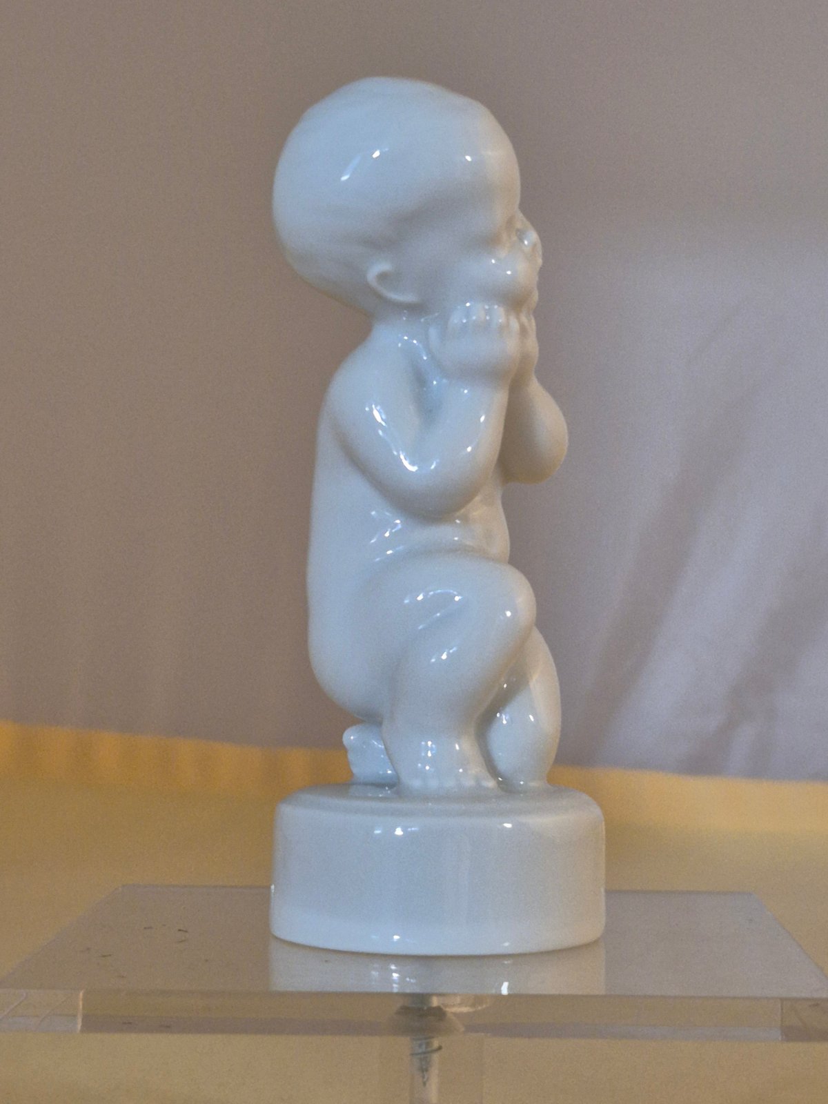Royal Copenhagen - Figur - Junge - Weiß - Zahnschmerzen - Svend Lindhart