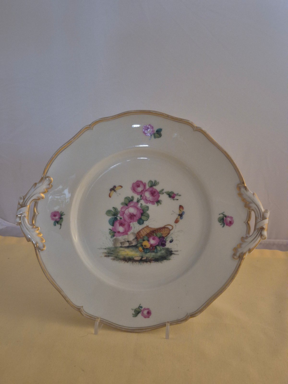 KPM Porzellan Teller mit Griffen Rosen, Blüten u. Schmetterlingen - um 1870