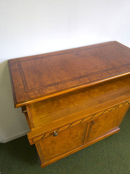 Elegantes Sideboard Wurzelholz Furnier 2-türig Intarsien Einlegearbeit Vintage
