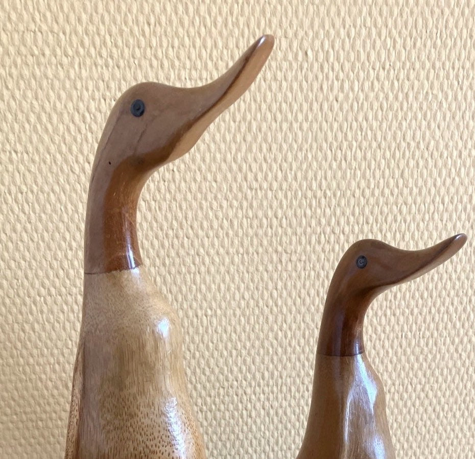 2 x Holz Ente Figur mit Stiefeln Dekofiguren Set Bambus Handgeschnitzt