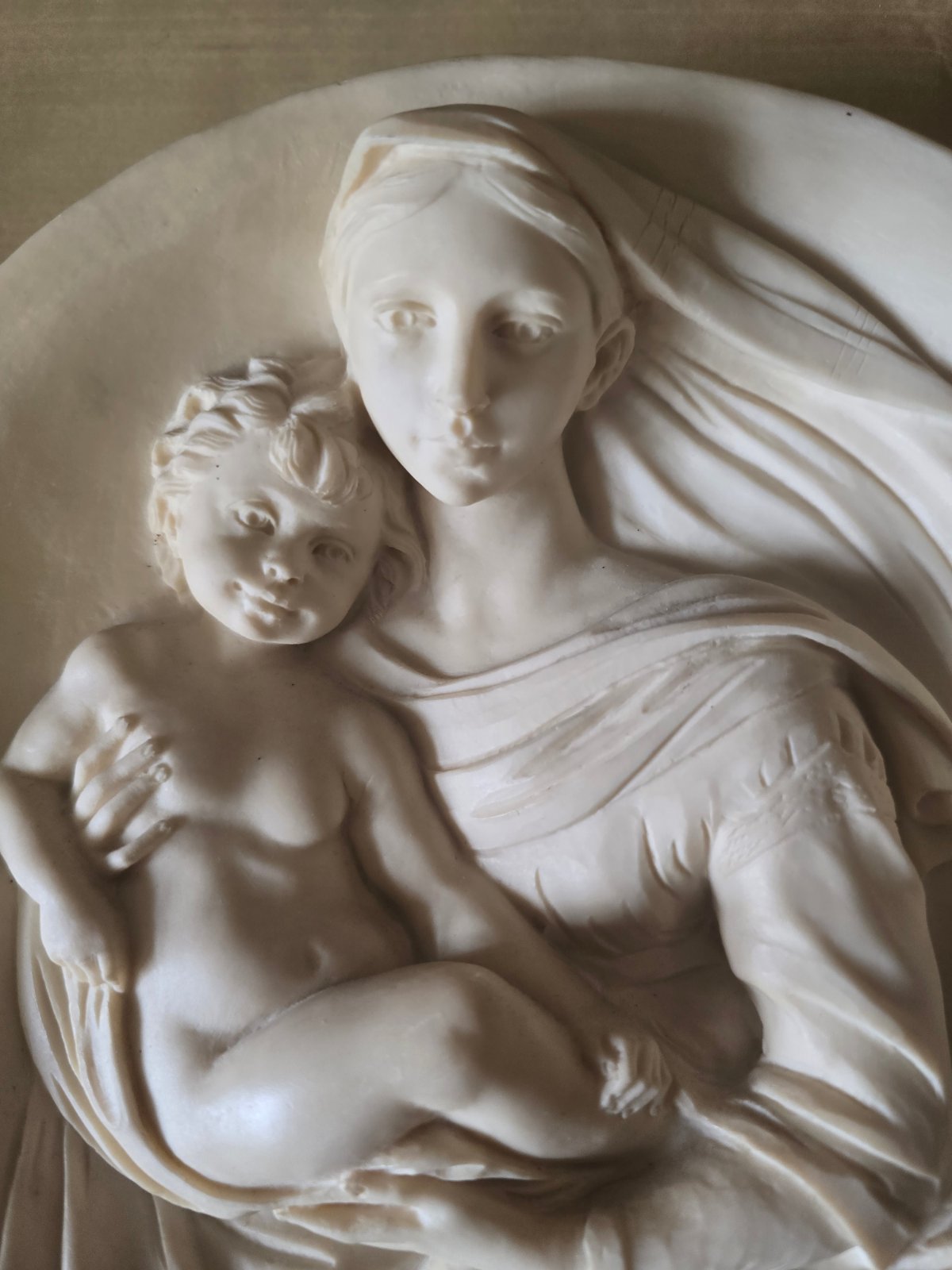 A. Santangela Madonna Profetica Madonne Viventi 1981 Relief Teller Alabaster