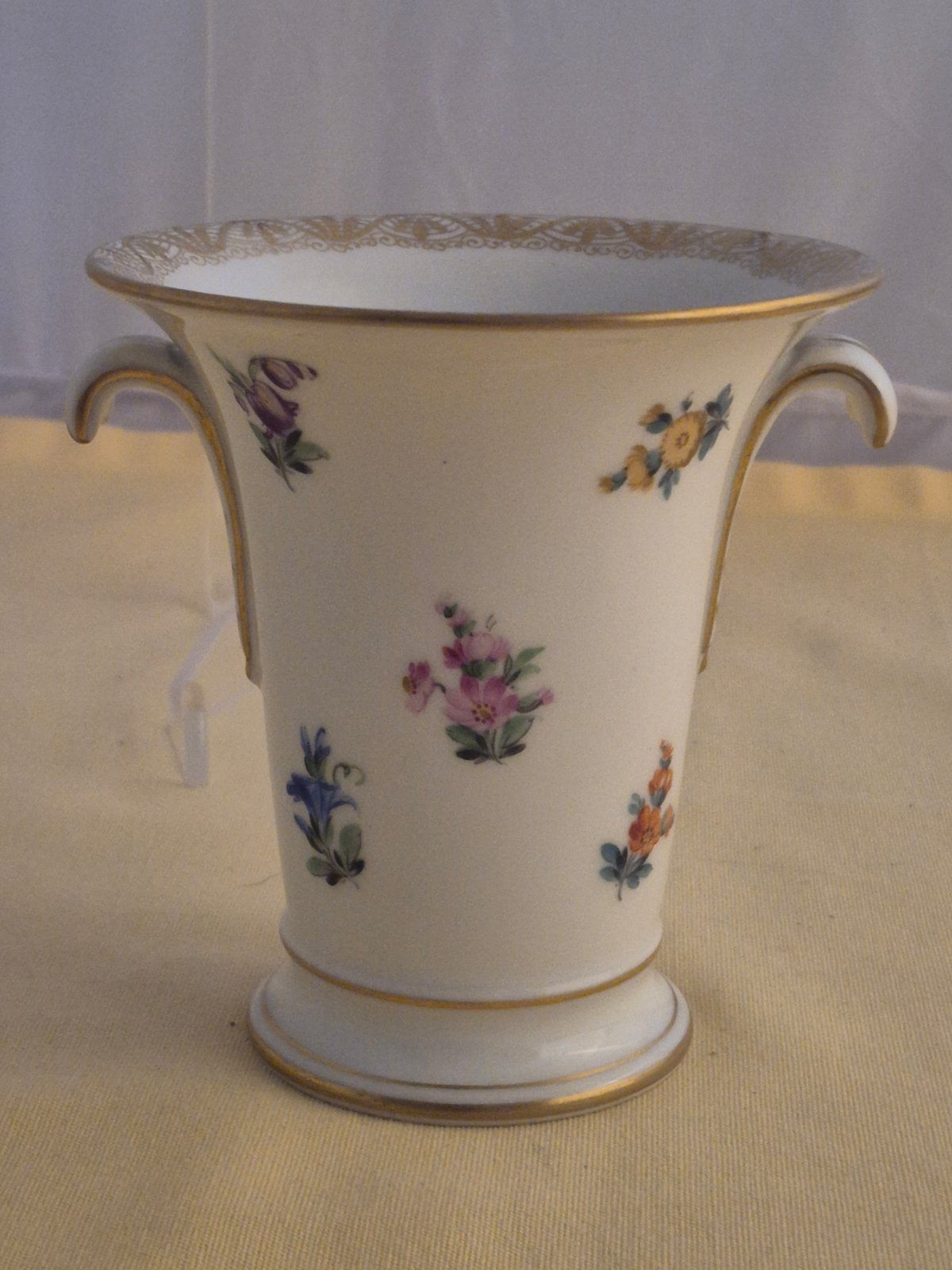 KPM - antike kleine Porzellan Vase - Blüten - Golddekor -