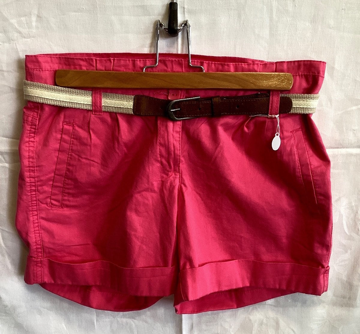 Crazyworld Damen Shorts pink Gr. 36 IT42 UK10 FR38 Sommer kurze Hose Gürtel