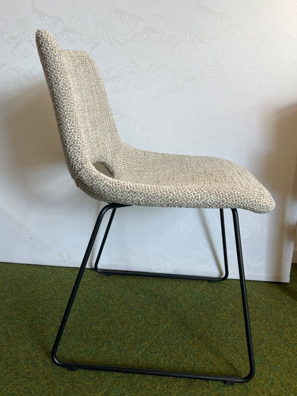 Akazienholz-Esstisch "Mallorca" + 4 Bouclé-Stühle "Mora" neuwertig TOP
