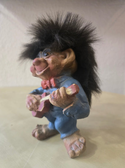 Troll Figur Gitarre Musikant schwarzes Haar Sammlerfigur Norwegen Vintage