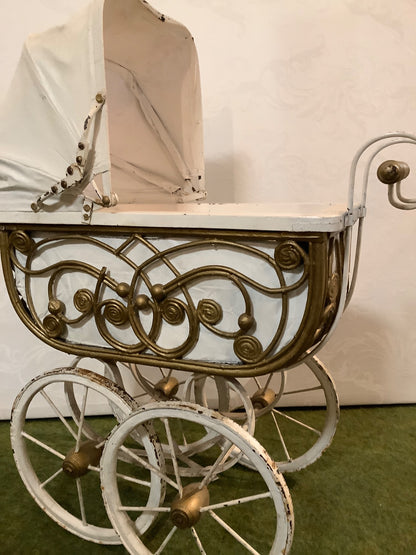 Antiker Puppenwagen Metall Rankenverzierung weiß gold Vintage Shabby Deko