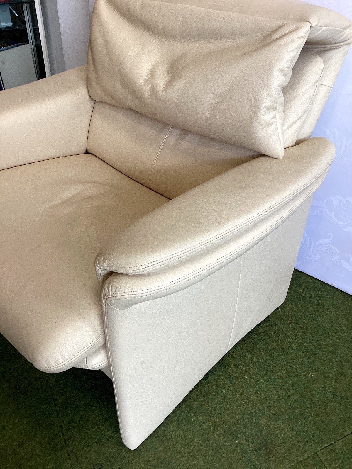 Leder Sessel Creme Beige Wohnzimmer Lounge Chair gepolstert vintage