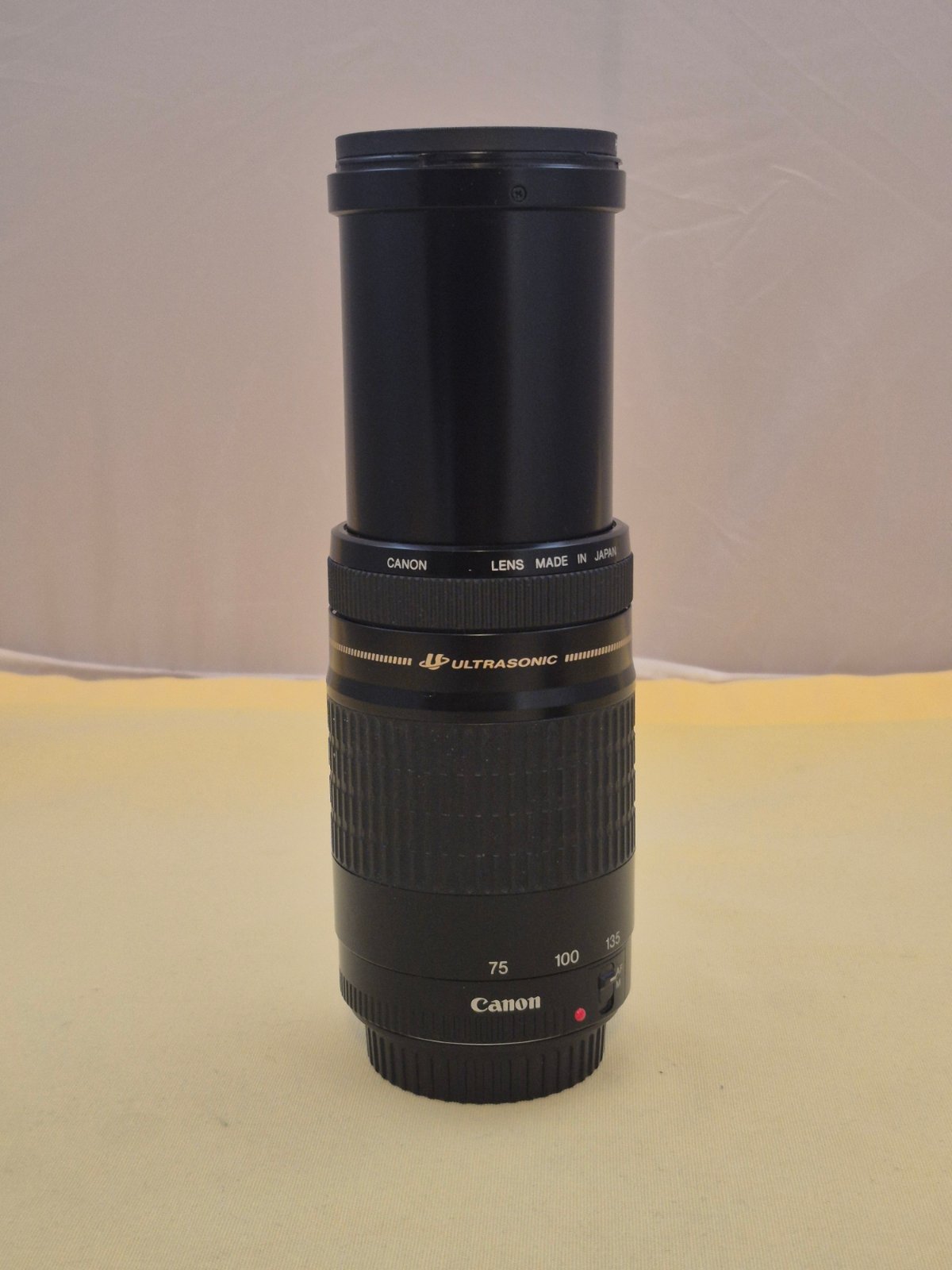 Canon EF 75-300mm Ultrasonic Zoom Objektiv + Gegenlichtblende mit Zubehörpaket