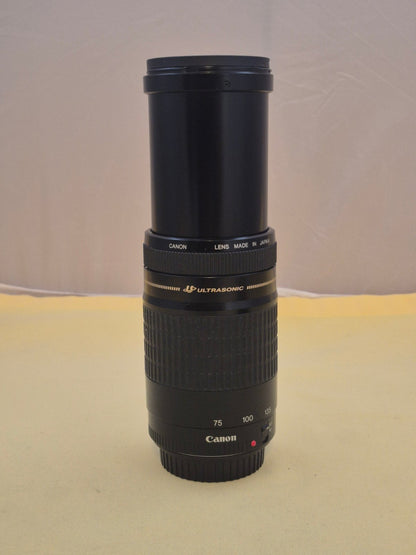 Canon EF 75-300mm Ultrasonic Zoom Objektiv + Gegenlichtblende mit Zubehörpaket