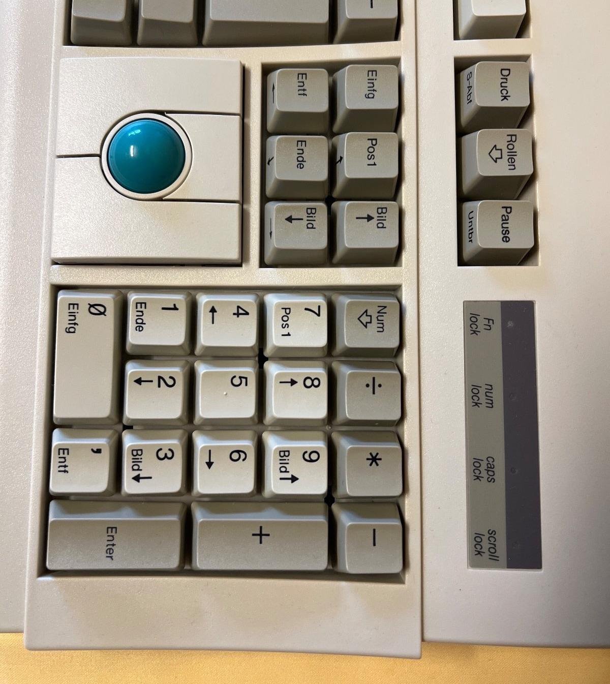 QTronix Scorpius 60 Keyboard Tastatur eingebauter Trackball AT PS/2, OVP