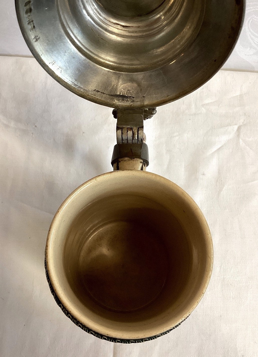 Antiker Keramik Bierkrug Zinndeckel Relief Historismus Mein Lieb sei rar Sammler