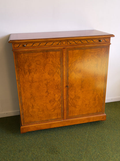 Elegantes Sideboard Wurzelholz Furnier 2-türig Intarsien Einlegearbeit Vintage