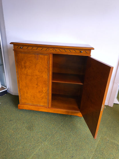 Elegantes Sideboard Wurzelholz Furnier 2-türig Intarsien Einlegearbeit Vintage