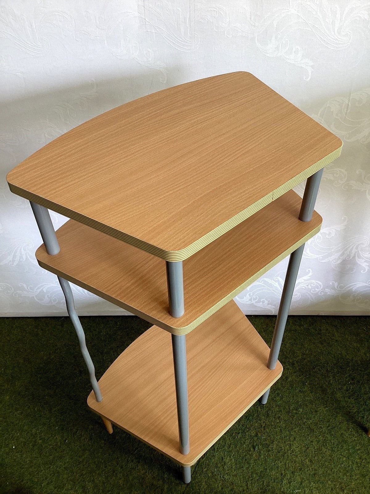 Beistelltisch 3 Ebenen Regal Holz Metall geschwungene Beine Retro Design