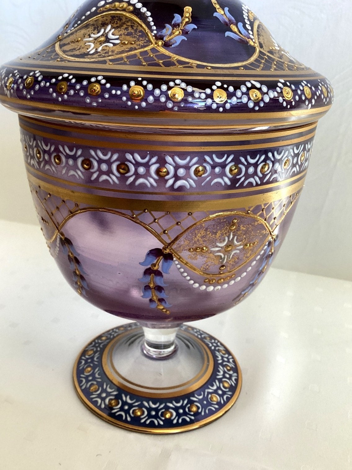 Antike Glasdose mit Deckel Emailmalerei Golddekor Violett Jugendstil Pokal