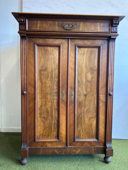 Antiker Gründerzeit Kleiderschrank Nussbaum Furnier 2-türig Schublade Historismu