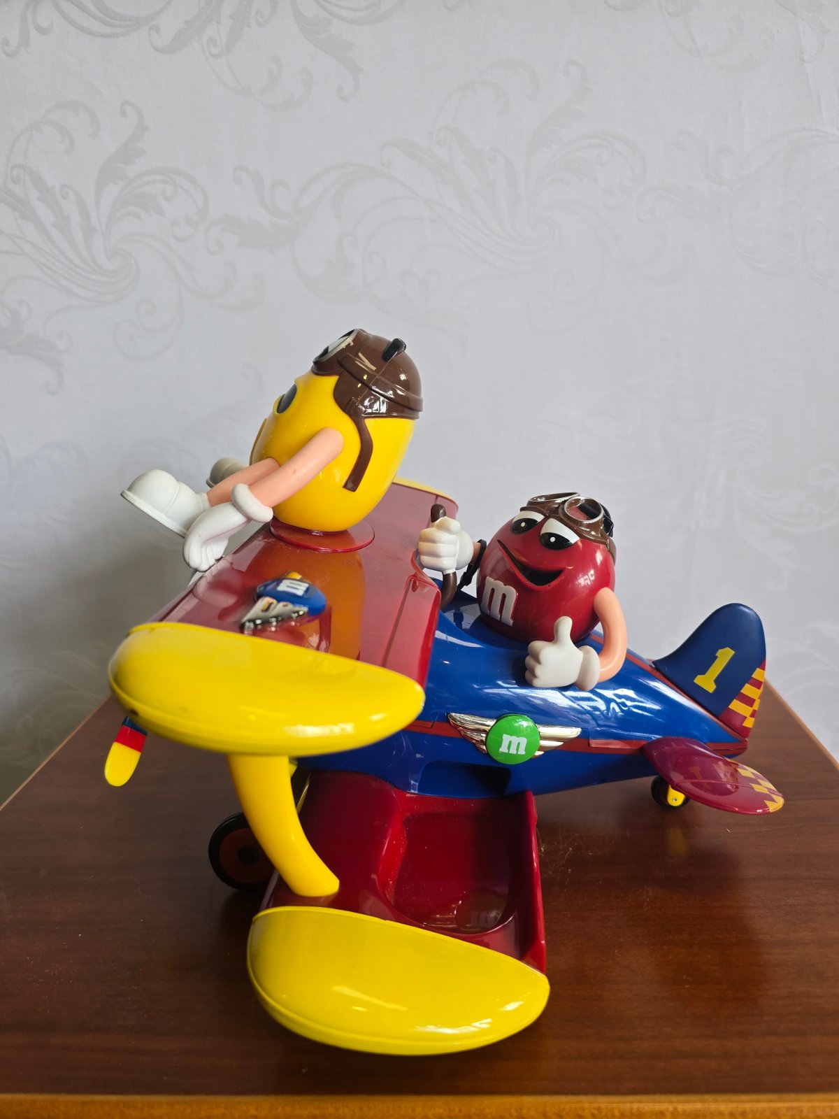 M&M's Candy Dispenser Spender Doppeldecker Flugzeug Yellow Red Figur