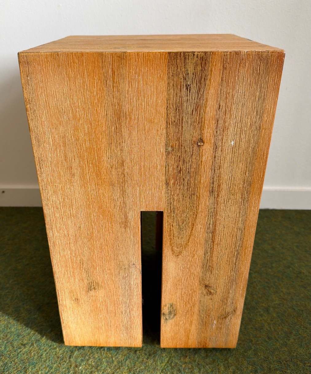 Massivholz Beistelltisch Hocker Cube Würfel Tisch Natur Schlitz Design modern