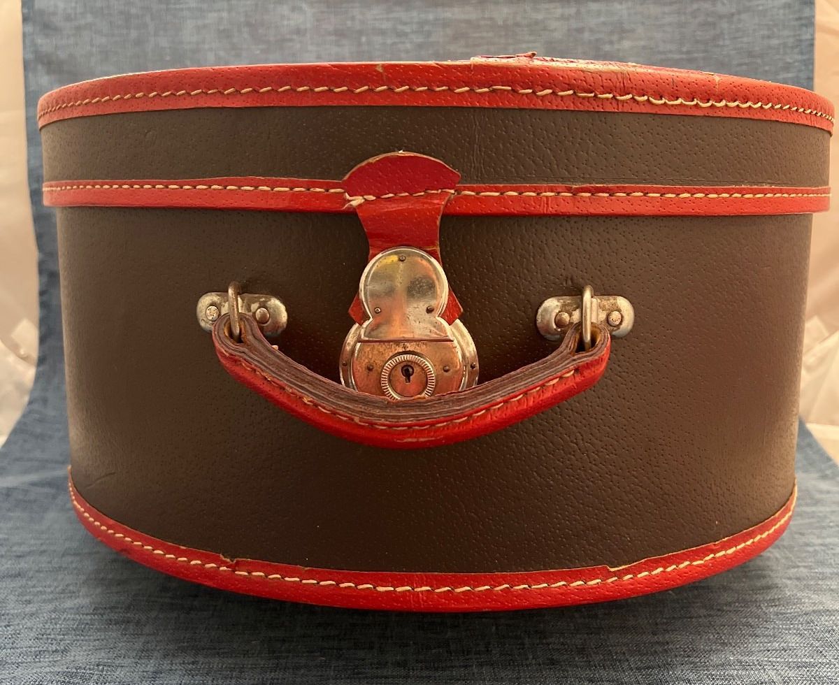 Alter Hutkoffer, rund, braun/rot, Kunst-Leder, mit Schloss