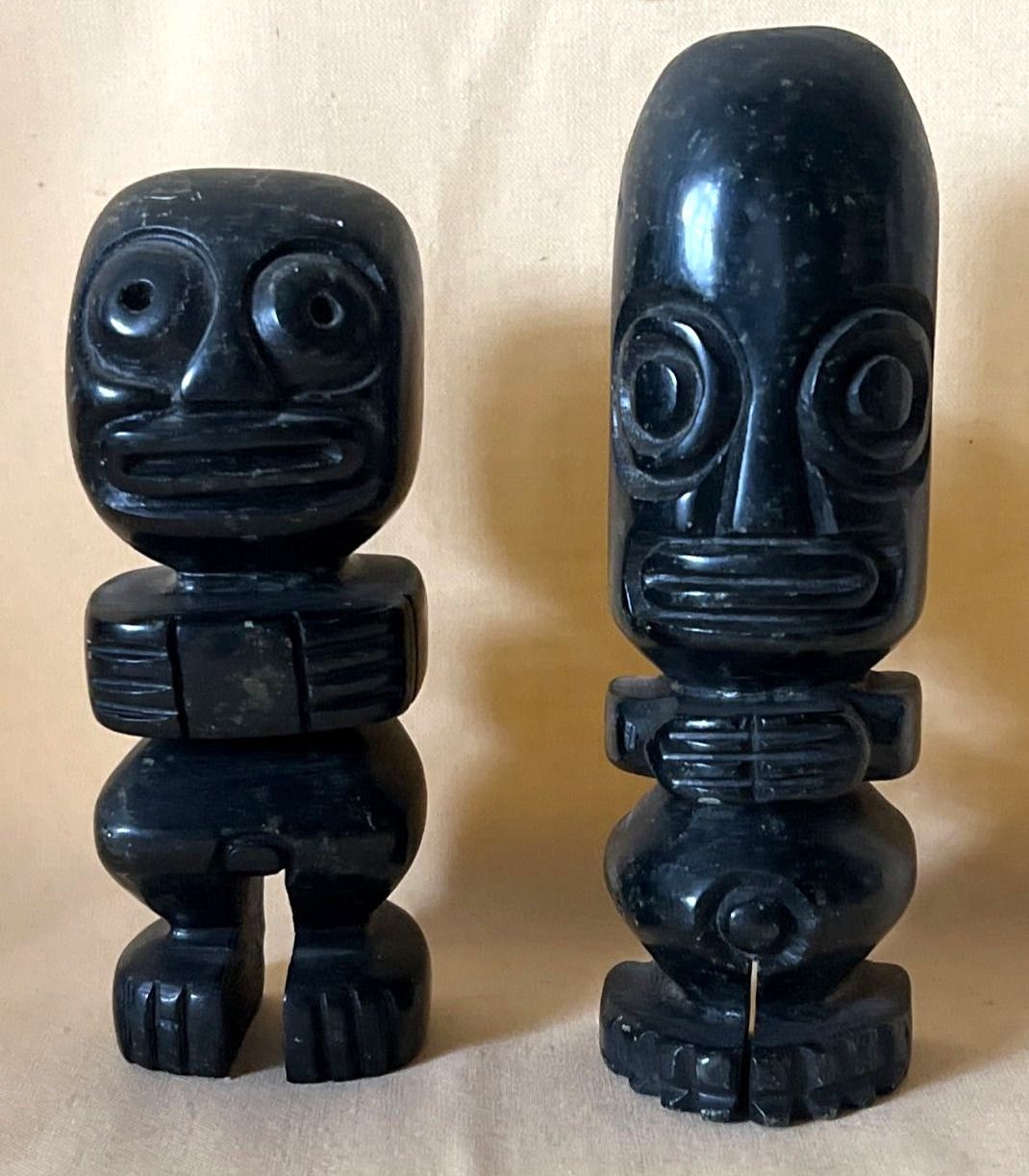 2 schwarze Steinfiguren, Tiki Idol Azteken Skulptur, Stein, Deko Set