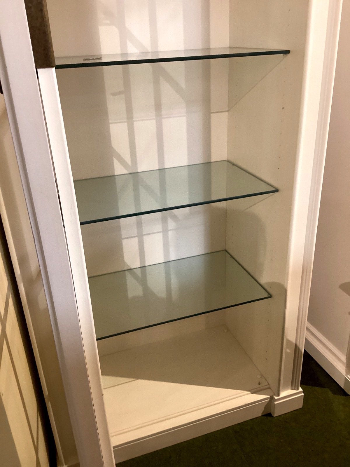Vitrine Hochschrank Weiß Landhaus Glastür Glasböden Innenbeleuchtung klassisch