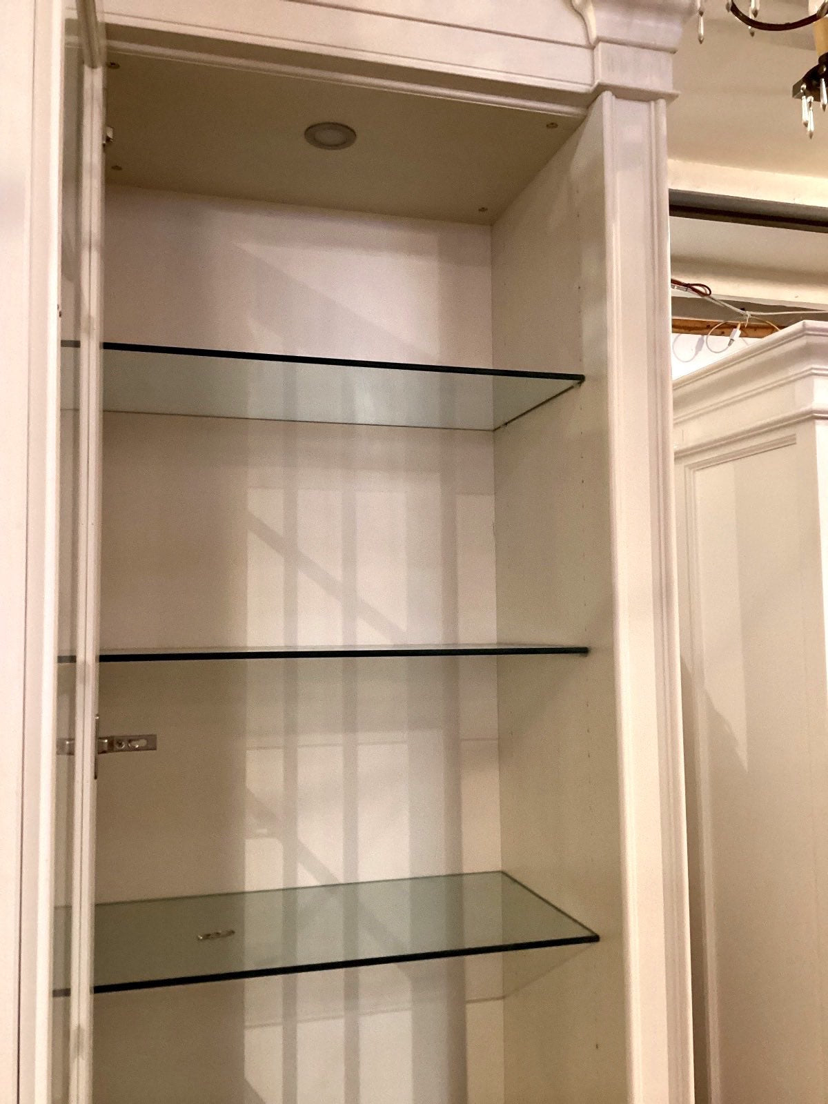 Vitrine Hochschrank Weiß Landhaus Glastür Glasböden Innenbeleuchtung klassisch