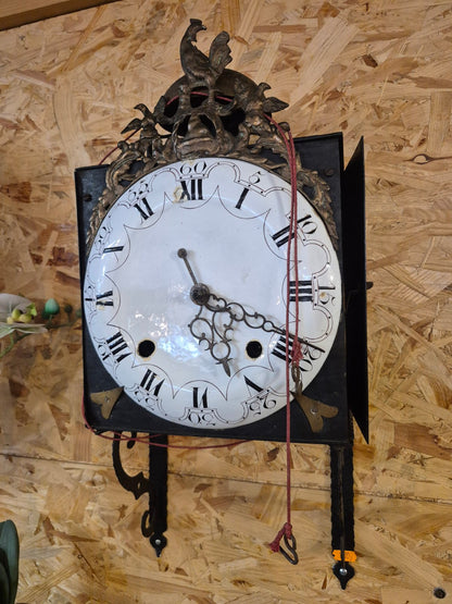 Antike Comtoise Wanduhr Hahn Aufsatz Emaille Zifferblatt Pendel Schlagwerk