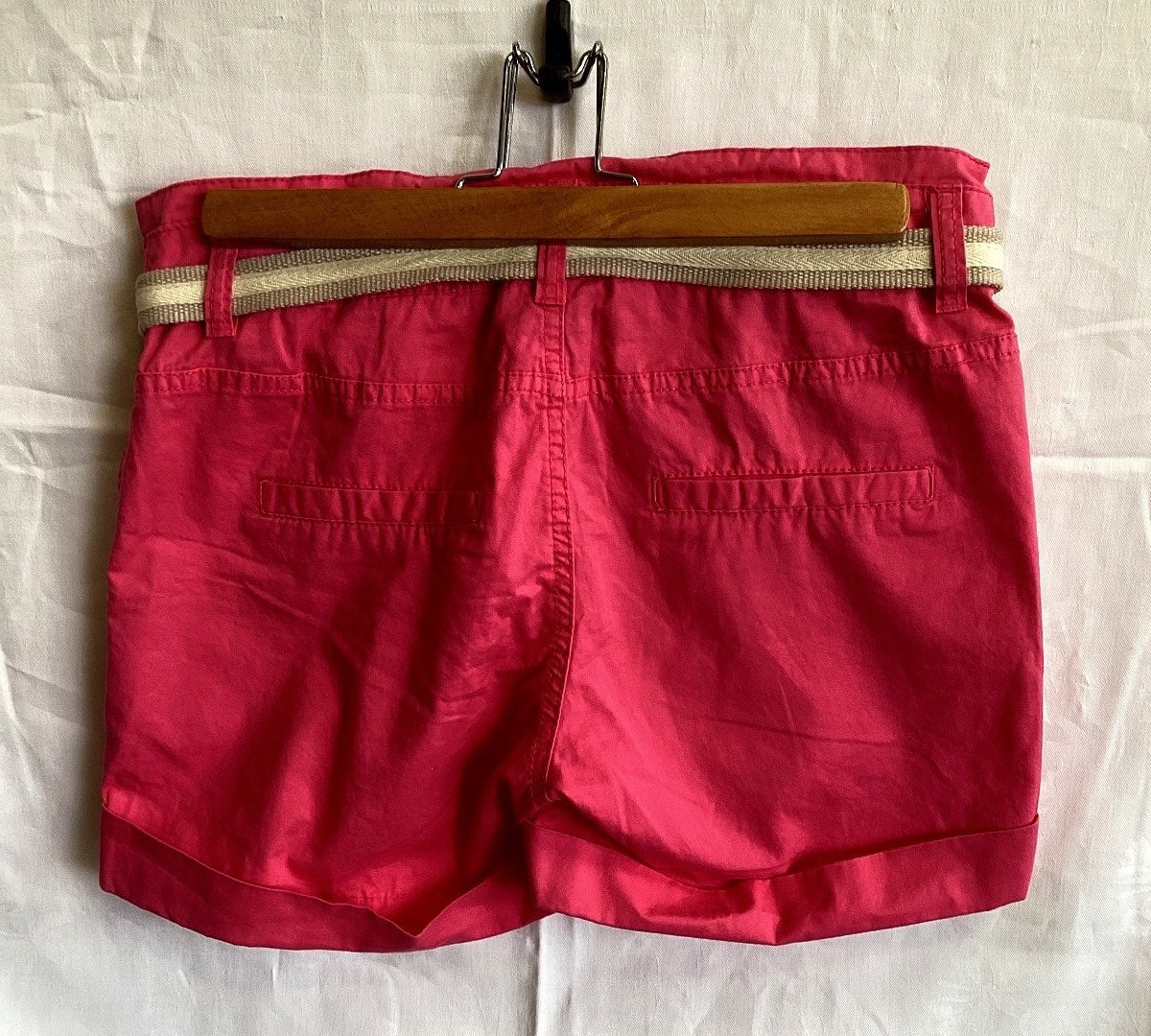 Crazyworld Damen Shorts pink Gr. 36 IT42 UK10 FR38 Sommer kurze Hose Gürtel