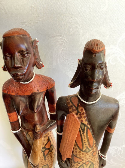 Afrikanische Holzfiguren Paar Massai Krieger Frau Handgeschnitzt bemalt Perlen,