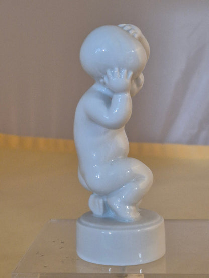 Bing & Gröndahl - Figur - weiß -Junge mit Kopfschmerzen - Sv. Lindhart -