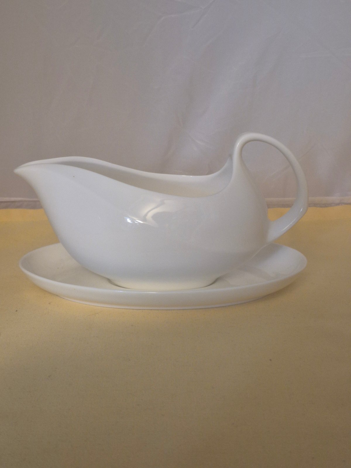 Wedgwood "Solar" Sauciere - Soßenschiffchen - Porzellan weiß zweiteilig