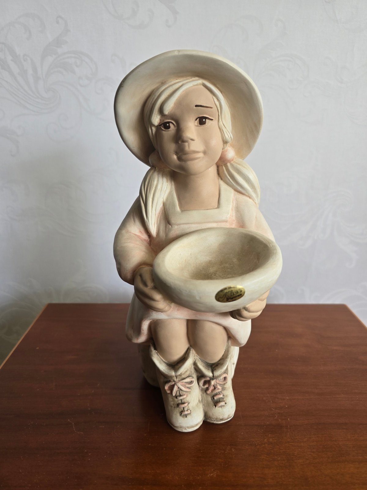 Alice Figuren Keramikfigur Mädchen mit Hut & Schale Deutsche Handarbeit Vintage