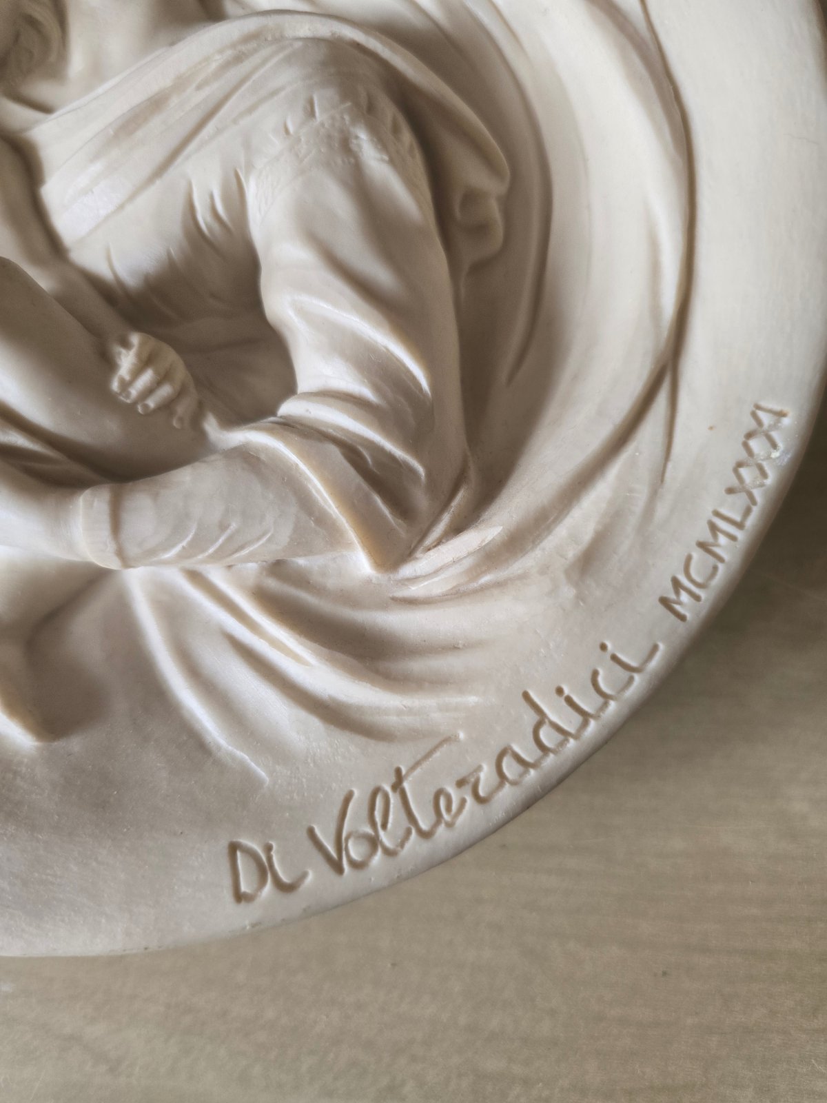 A. Santangela Madonna Profetica Madonne Viventi 1981 Relief Teller Alabaster
