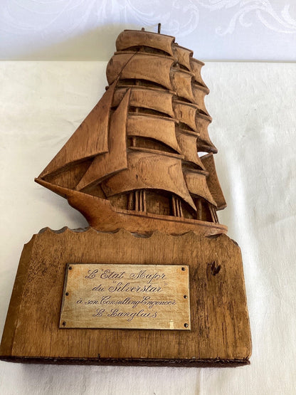 Antike Holzskulptur Segelschiff handgeschnitzt Messingplakette Silversta maritim