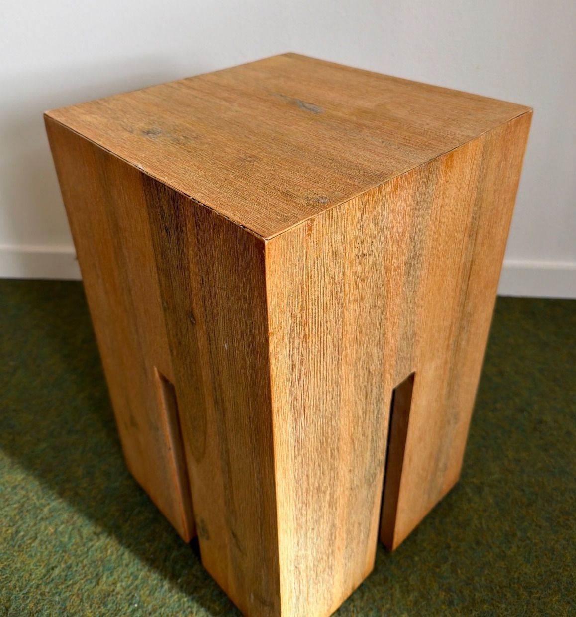 Massivholz Beistelltisch Hocker Cube Würfel Tisch Natur Schlitz Design modern