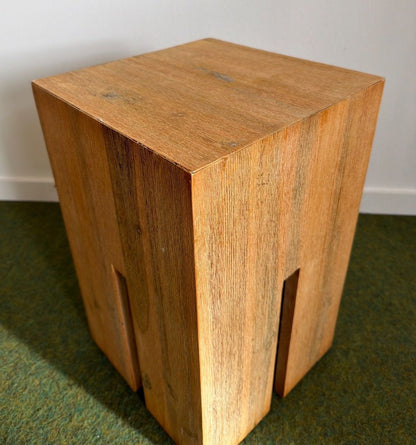 Massivholz Beistelltisch Hocker Cube Würfel Tisch Natur Schlitz Design modern