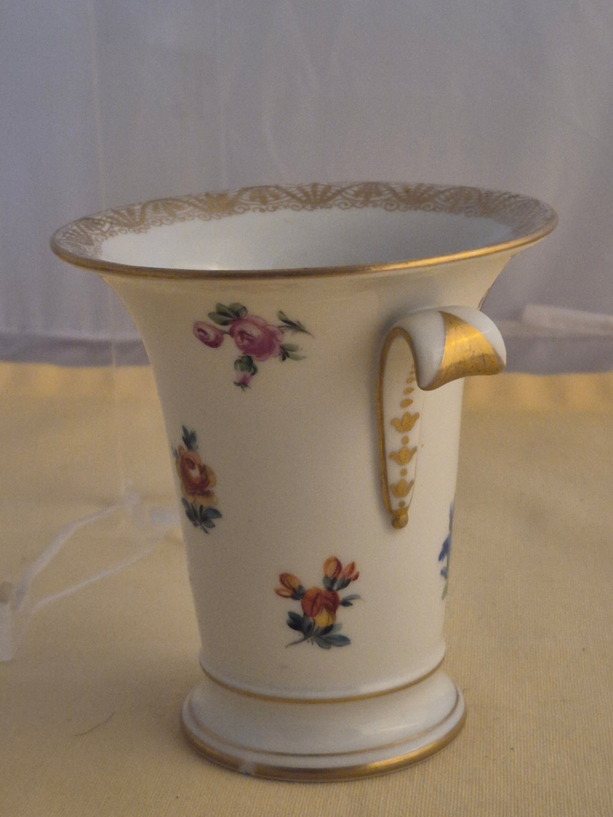 KPM - antike kleine Porzellan Vase - Blüten - Golddekor -