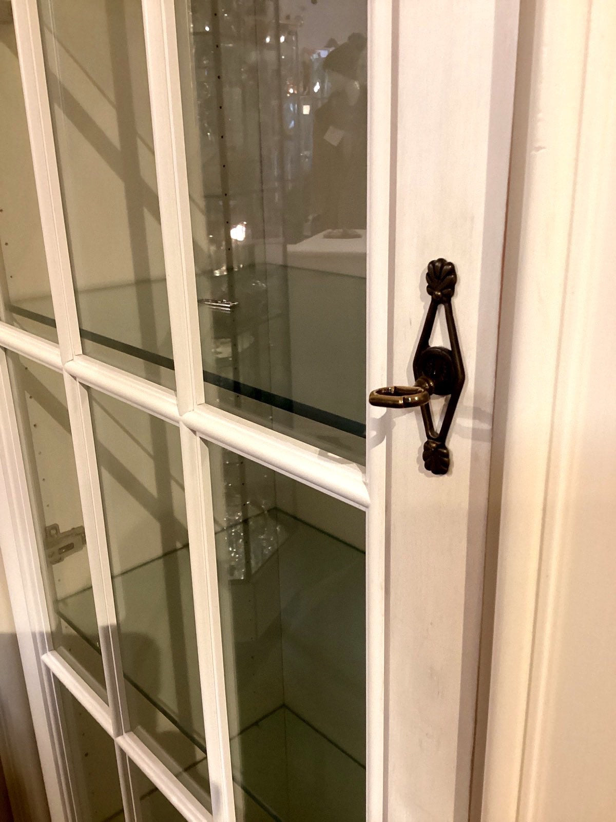 Vitrine Hochschrank Weiß Landhaus Glastür Glasböden Innenbeleuchtung klassisch