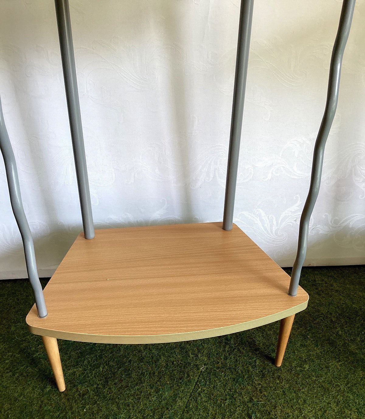 Beistelltisch 3 Ebenen Regal Holz Metall geschwungene Beine Retro Design